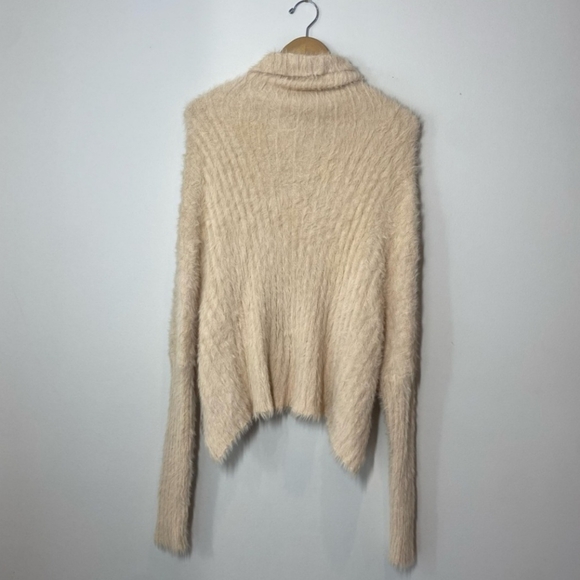 NWT  FP One Free People Women's The Dream Over Sized Fuzzy Sweater small - Picture 5 of 6
